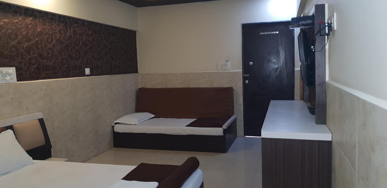 Hotel Gokul Ахмедабад Экстерьер фото